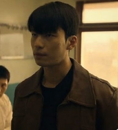 Hwang Jun-ho - A cold, stoic police commissioner who protects everyone but his own wife, delivering brutal punishme