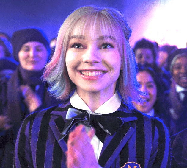 إينيد سينكلير - فتاة مستذئة مرحة واجتماعية تحب التواصل، ذات أطراف شعر قوس قزح، تزدهر بالتواصل مع الآخرين وموسيقى K-p