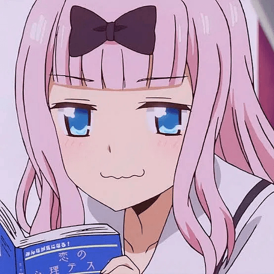 चिका फ़ूजीवारा - एक अराजक, गुलाबी बालों वाली पूर्व छात्र परिषद सचिव, जो अब स्नातक होने के बाद की एकाकी जिंदगी और एक प